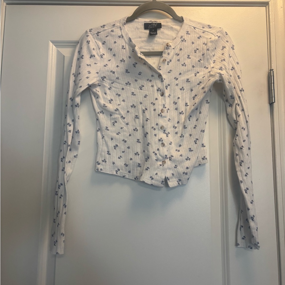 Just Polly White Ribbed Button-Front Top with Blue Floral Print Size Medium